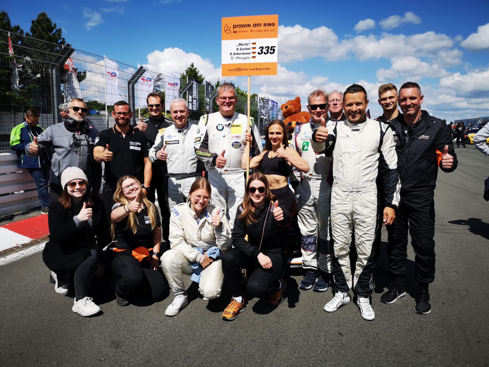 rent2Drive Racing Family – Viel Erfolg beim 24 Stunden Rennen am Nürburgring